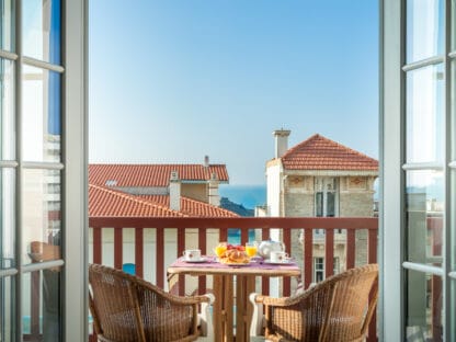 Rental of a luxurious flat in Biarritz, 50 m from the Miramar beach with a sea view and a unique location in the heart of the architectural heritage