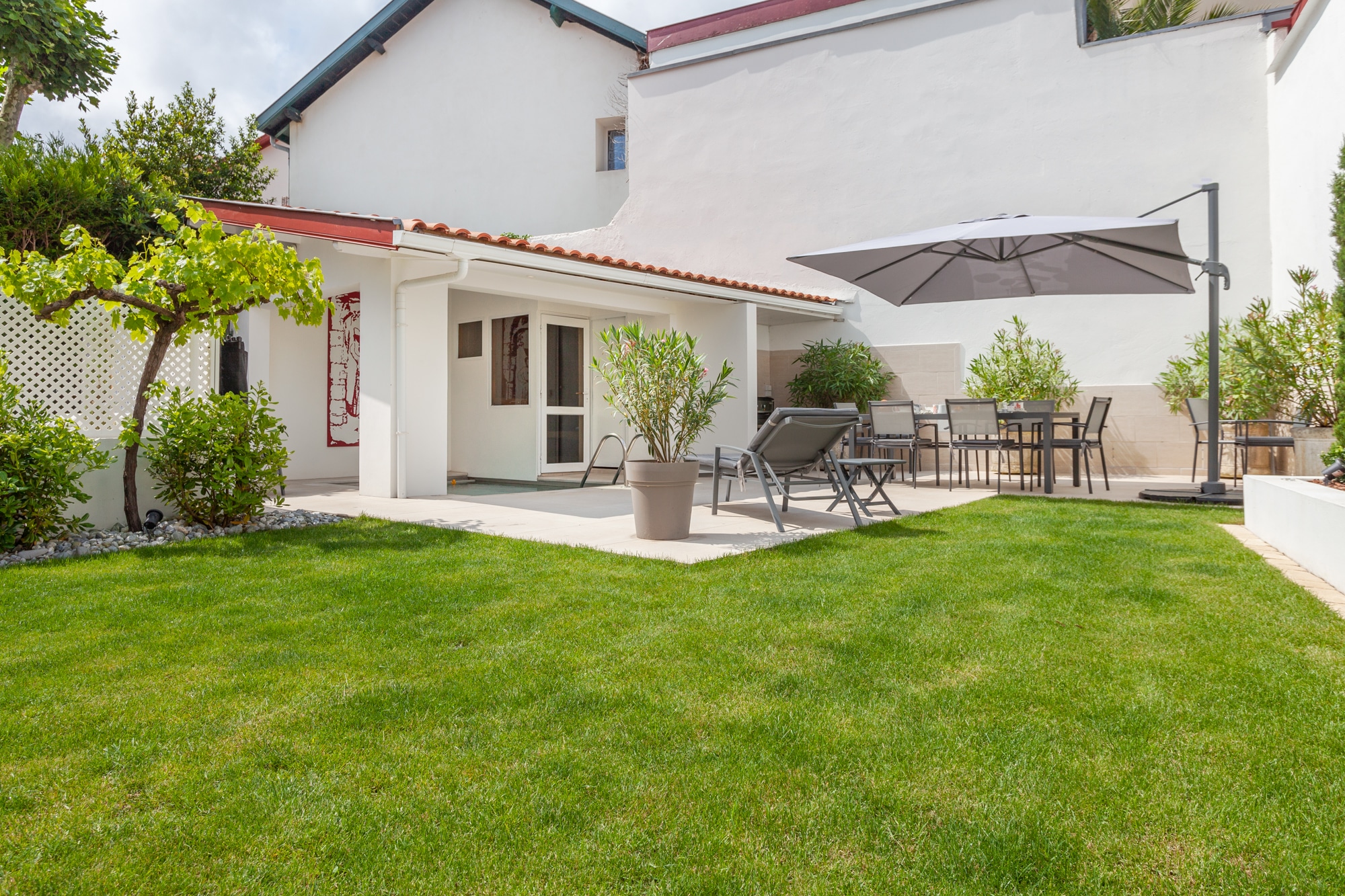 Elegant flat to rent in the centre of Biarritz with its small swimming