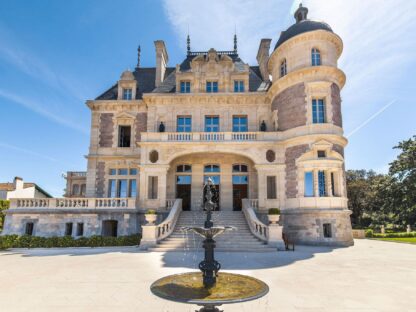 Séjour dans un château exceptionnel et luxueux à Biarritz, plage à pied.